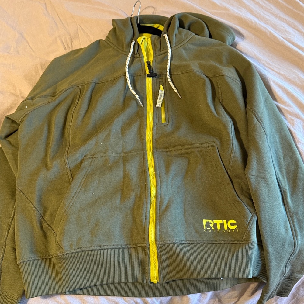 Green RTIC women’s zip hoodie large